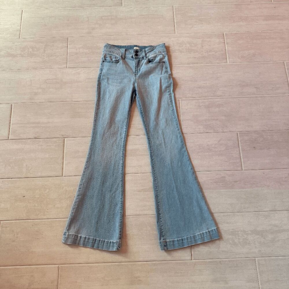 Sneak Peek Light Wash Stretchy Flare Jeans High Rise 70s 5 Denim Bell Bottoms